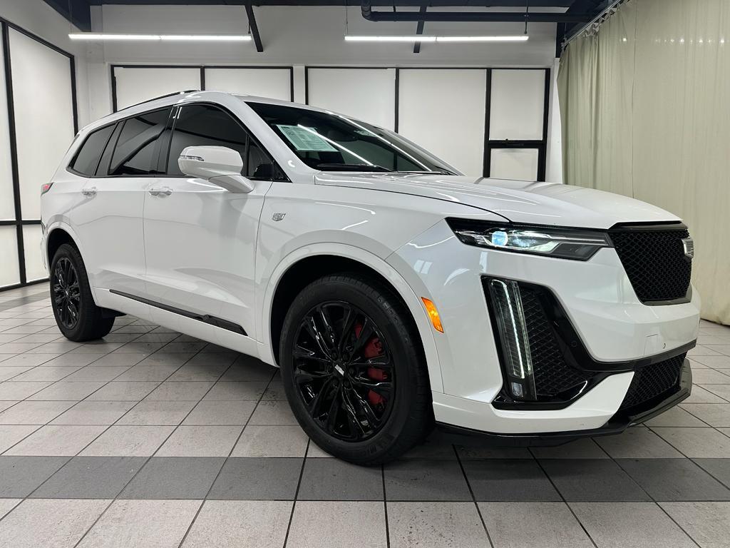 used 2023 Cadillac XT6 car, priced at $42,885