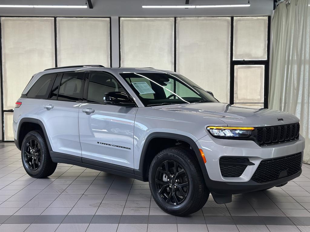 used 2025 Jeep Grand Cherokee car, priced at $36,485