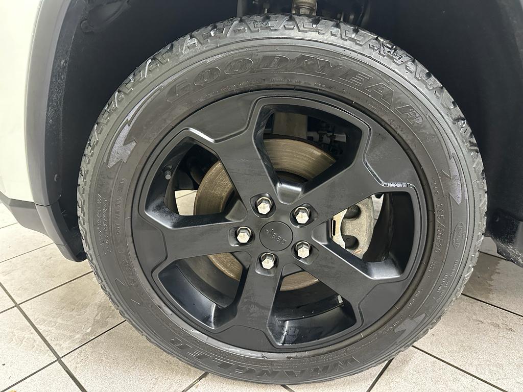 used 2021 Jeep Grand Cherokee car, priced at $23,975