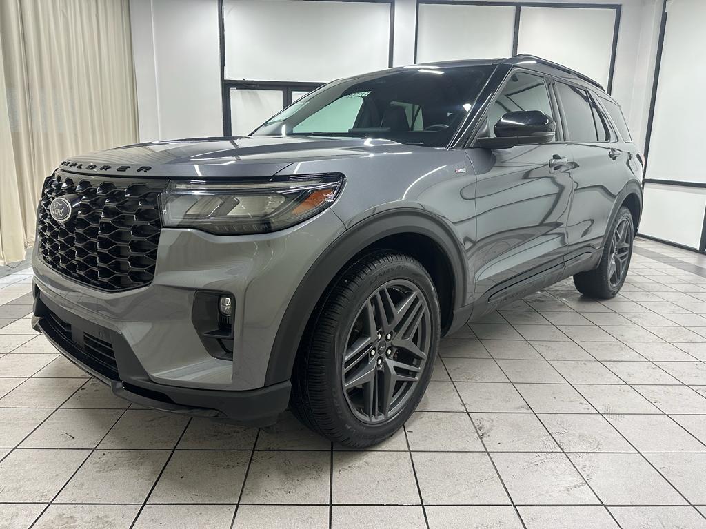 used 2025 Ford Explorer car, priced at $40,886