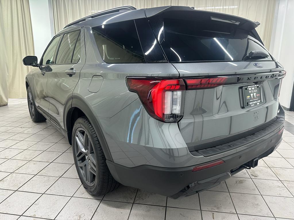 used 2025 Ford Explorer car, priced at $40,886