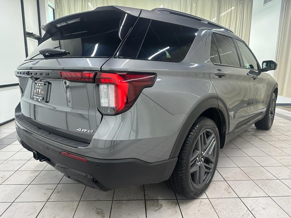 used 2025 Ford Explorer car, priced at $40,886