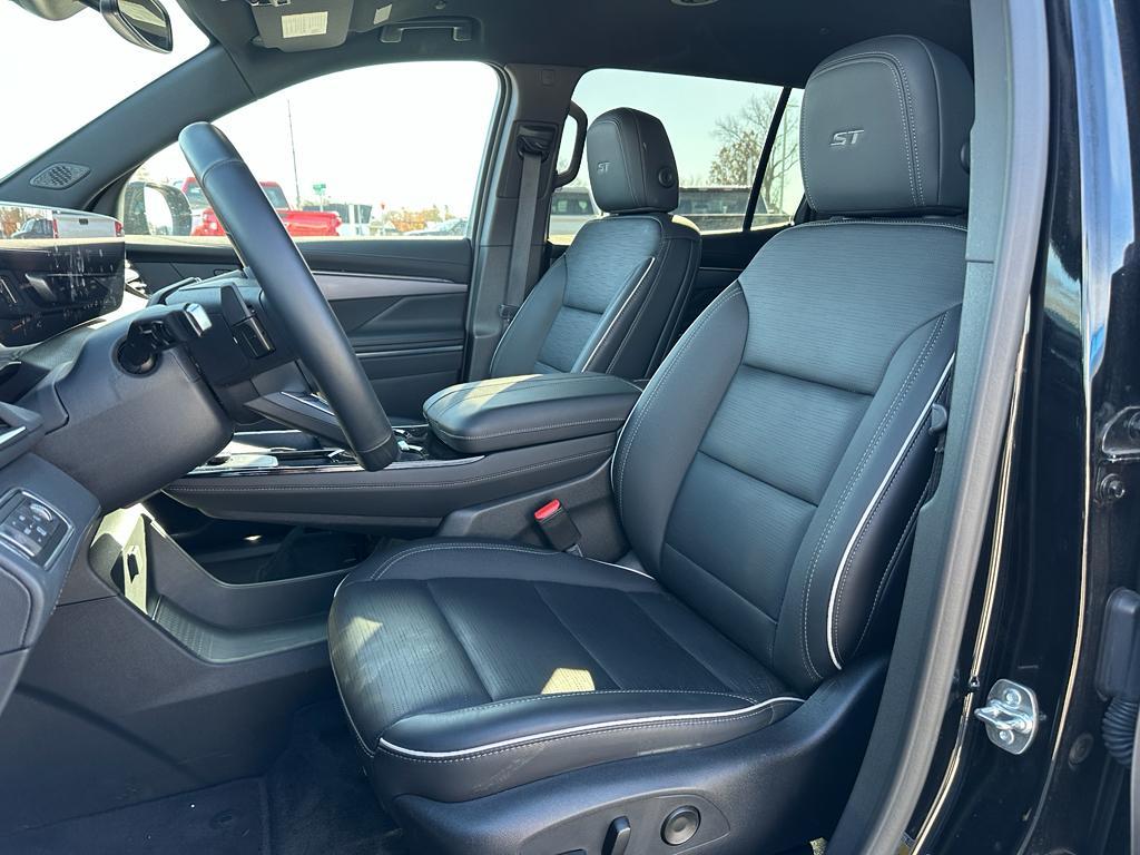 used 2025 Buick Enclave car, priced at $41,588