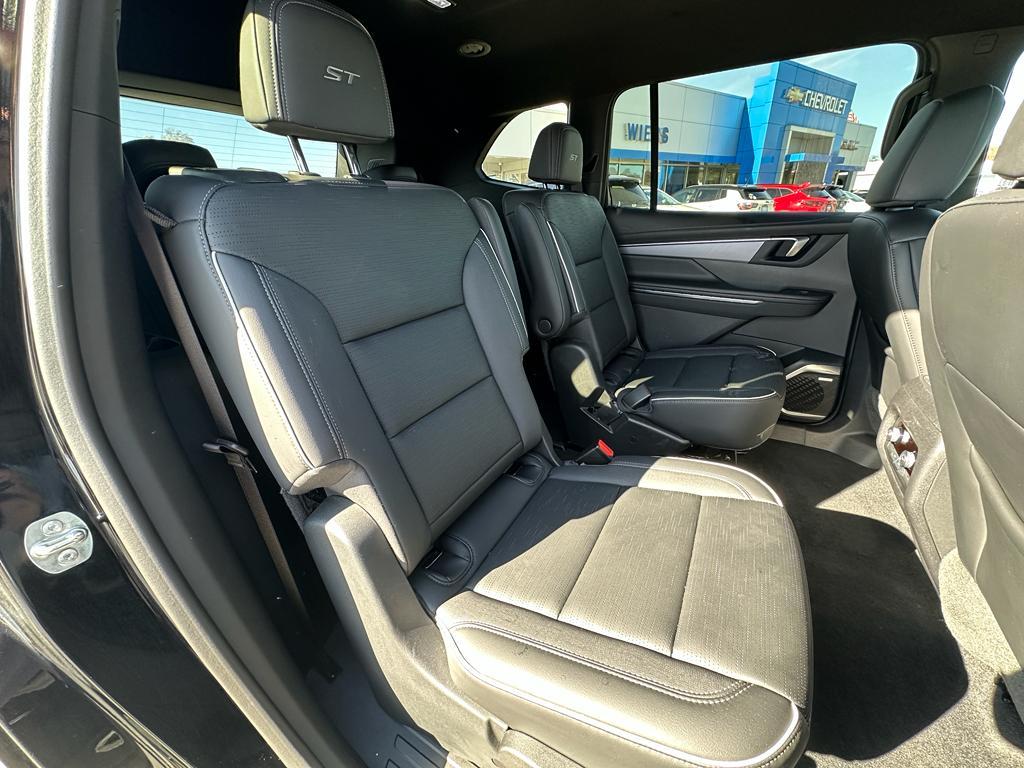 used 2025 Buick Enclave car, priced at $41,588