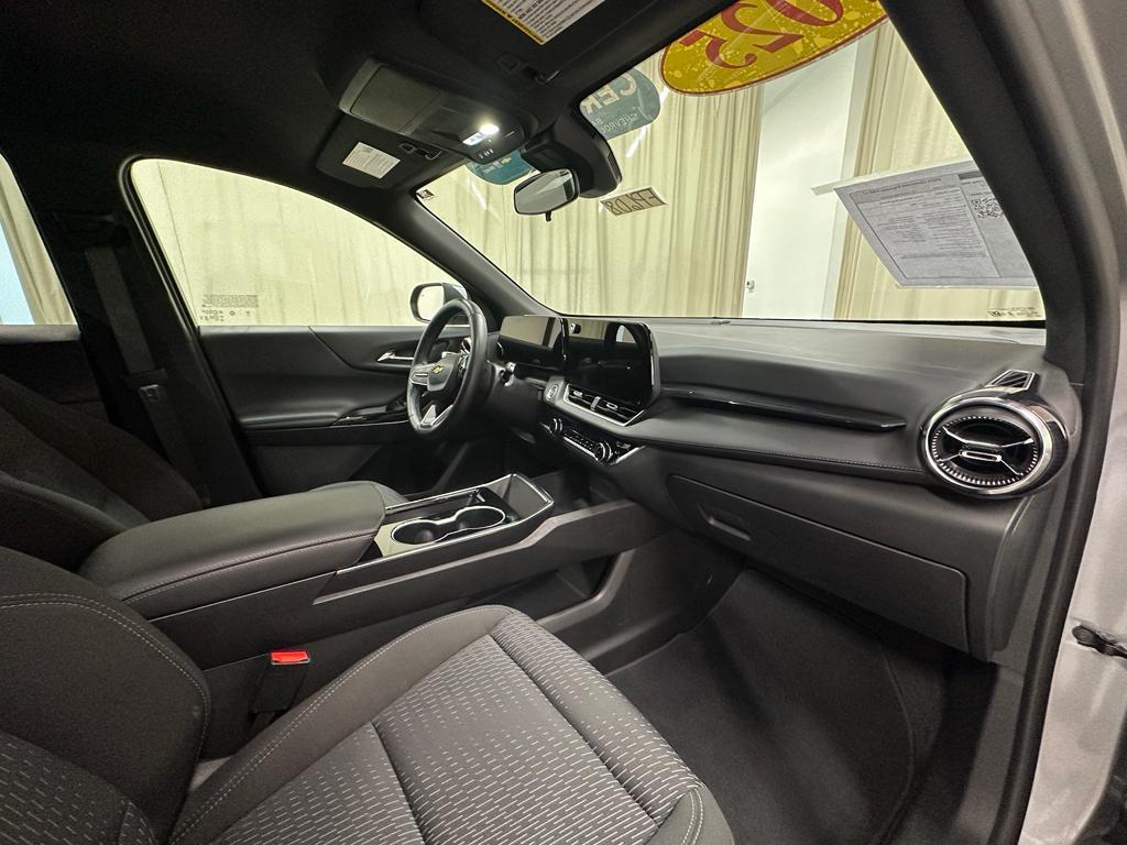 used 2025 Chevrolet Equinox car, priced at $24,388