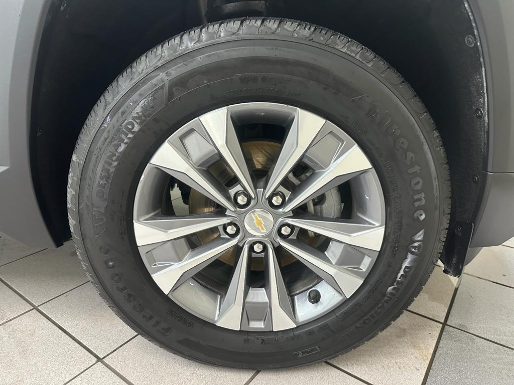 used 2025 Chevrolet Equinox car, priced at $24,388