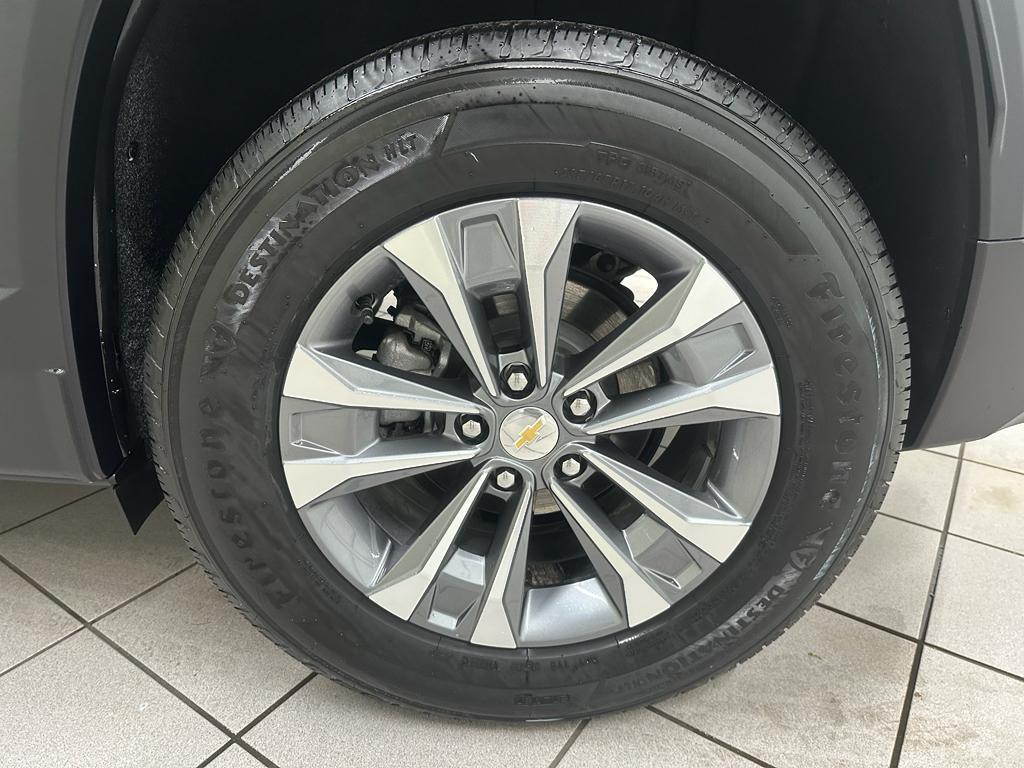 used 2025 Chevrolet Equinox car, priced at $24,388