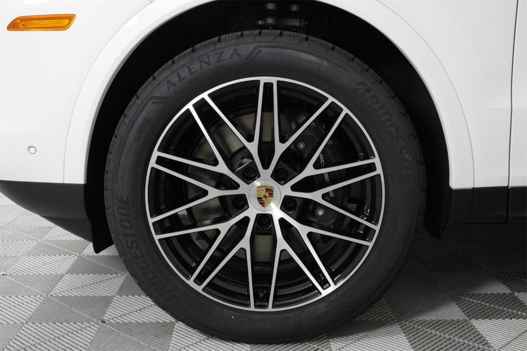new 2025 Porsche Cayenne car, priced at $96,785