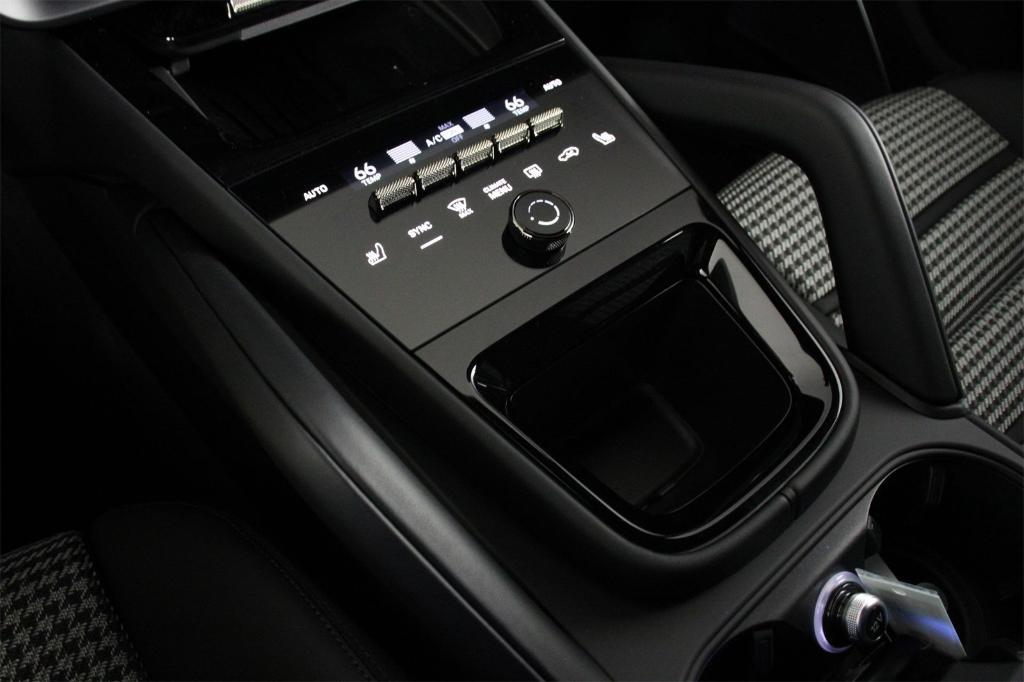 new 2025 Porsche Cayenne car, priced at $188,895