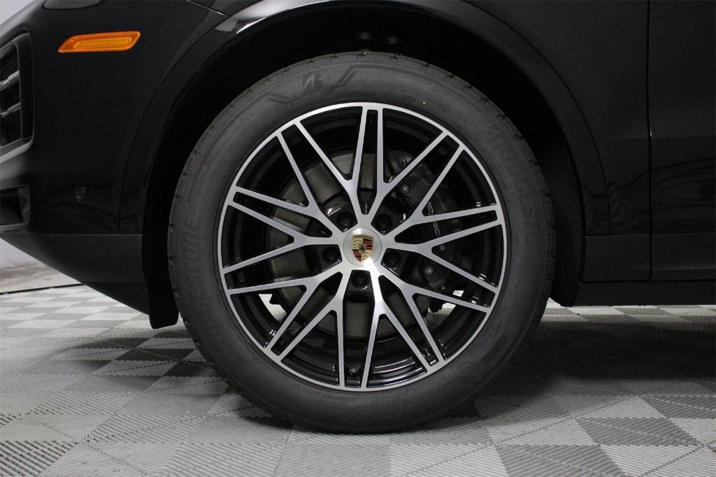 new 2025 Porsche Cayenne car, priced at $96,785