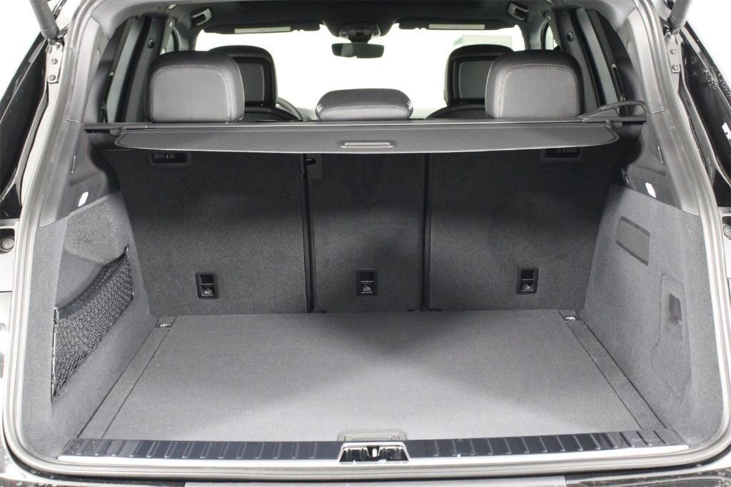 new 2025 Porsche Cayenne car, priced at $96,785