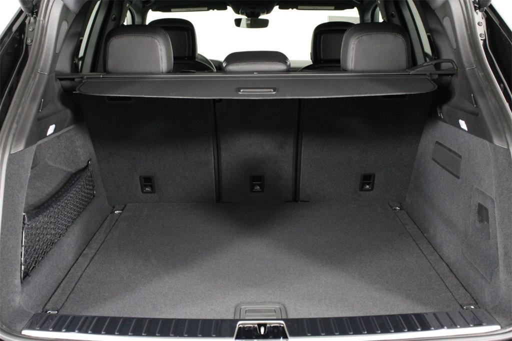 new 2025 Porsche Cayenne car, priced at $100,995