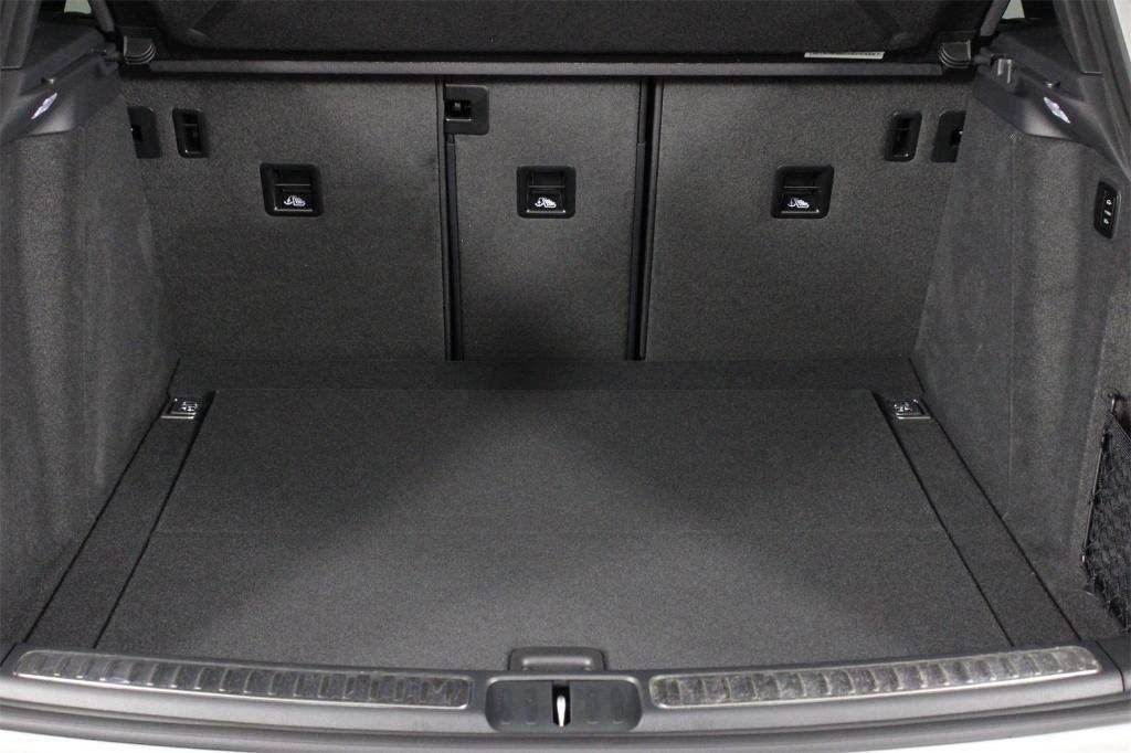 new 2025 Porsche Macan car, priced at $110,035