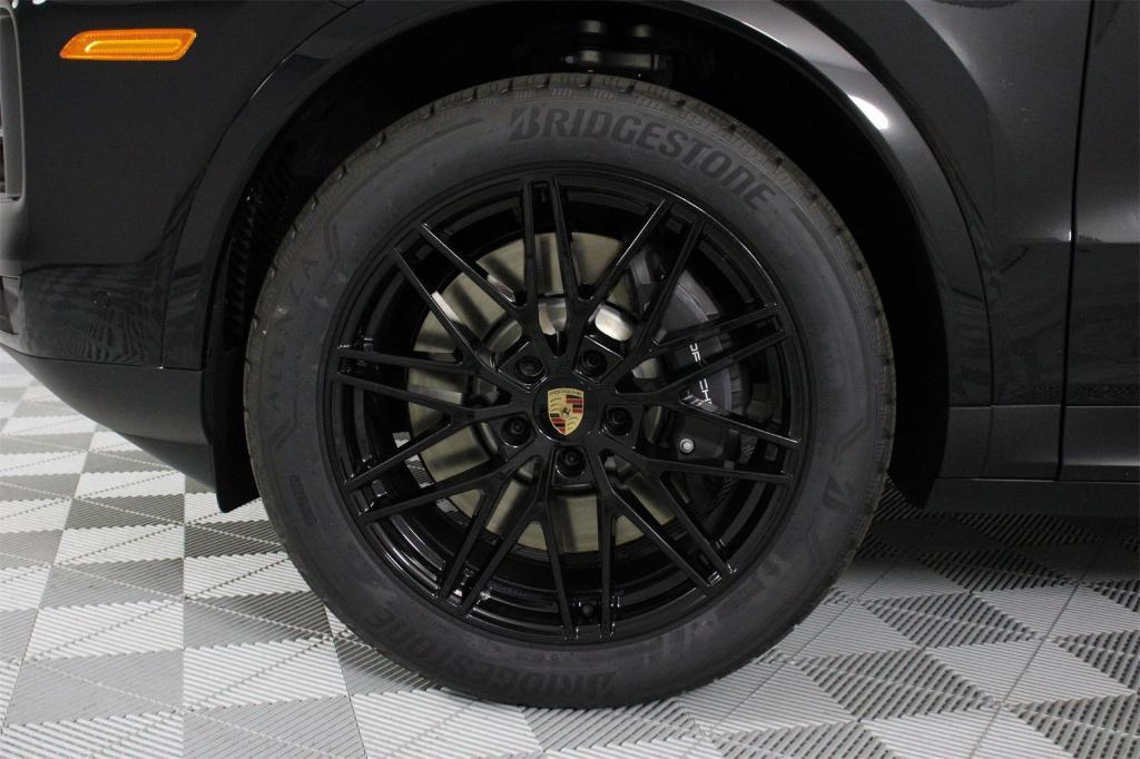 new 2025 Porsche Cayenne car, priced at $122,525