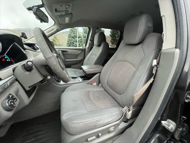 used 2015 Chevrolet Traverse car, priced at $7,000