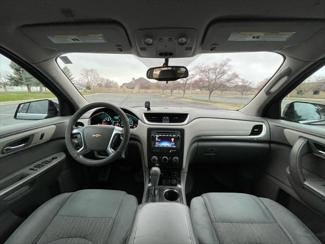 used 2015 Chevrolet Traverse car, priced at $7,500