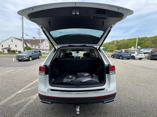 new 2025 Volkswagen Atlas car, priced at $52,046