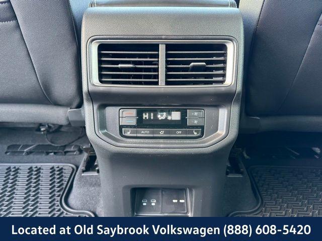 new 2025 Volkswagen Atlas car, priced at $48,031