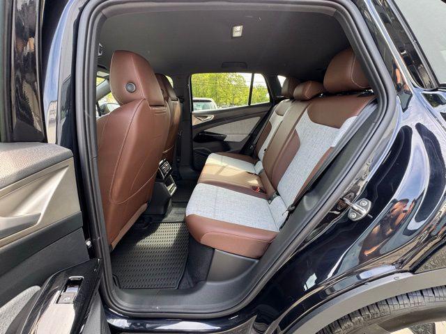 new 2025 Volkswagen ID.4 car, priced at $42,286