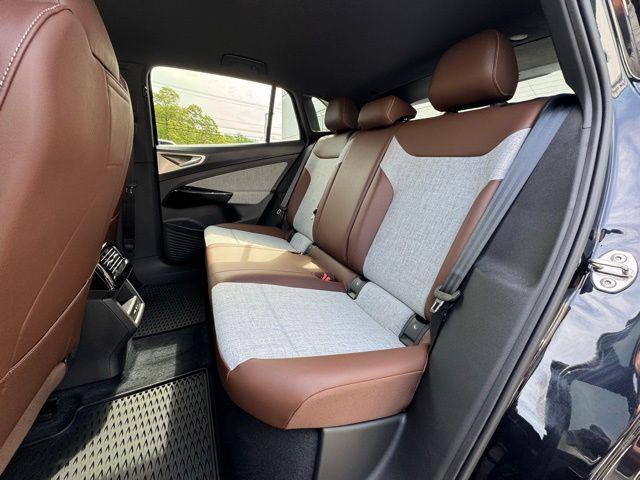 new 2025 Volkswagen ID.4 car, priced at $42,286