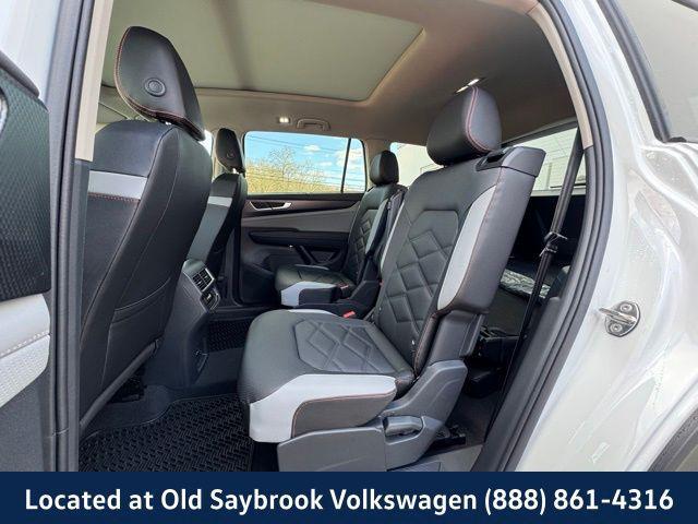 new 2025 Volkswagen Atlas car, priced at $47,876