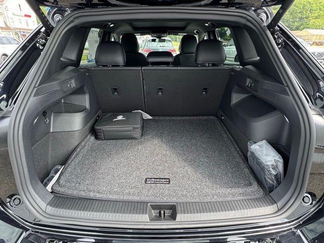 new 2025 Volkswagen Tiguan car, priced at $39,096