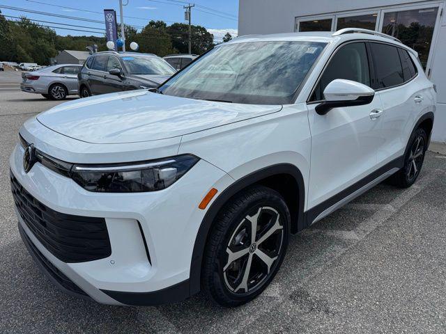 new 2025 Volkswagen Tiguan car, priced at $35,182