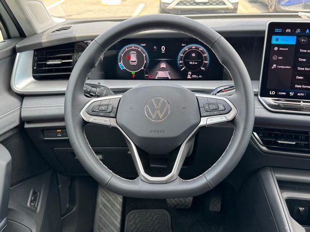 new 2025 Volkswagen Tiguan car, priced at $35,182