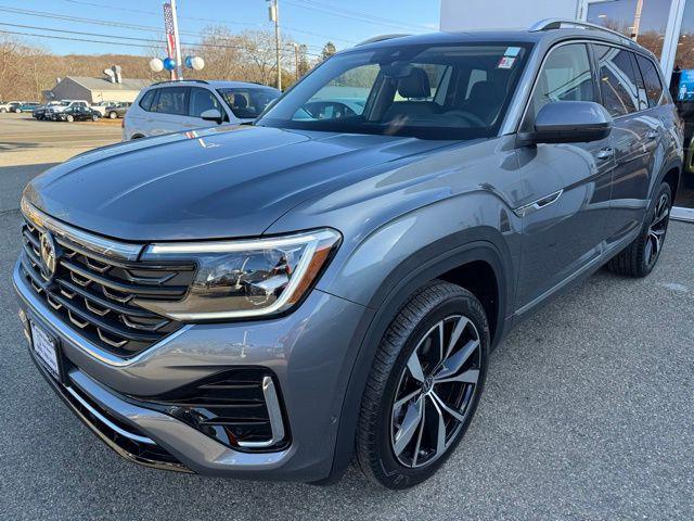 new 2025 Volkswagen Atlas car, priced at $52,375