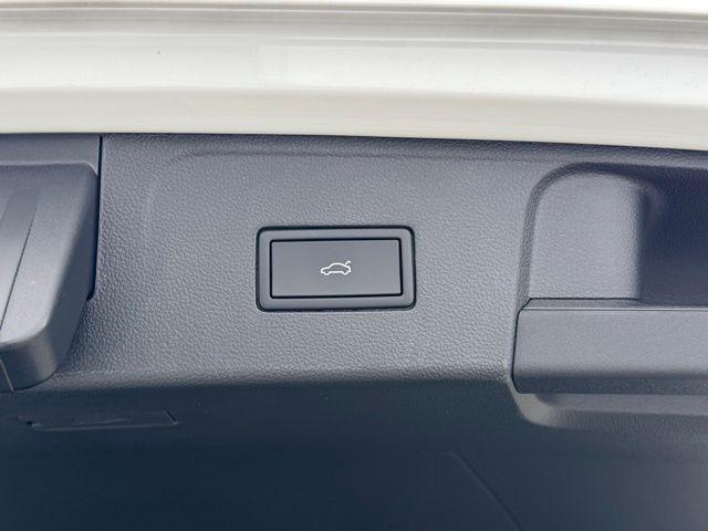 new 2025 Volkswagen Atlas car, priced at $56,459