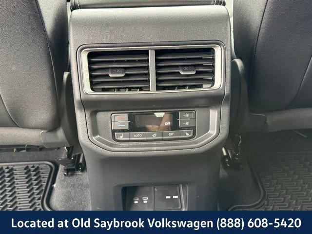 new 2025 Volkswagen Atlas car, priced at $53,959