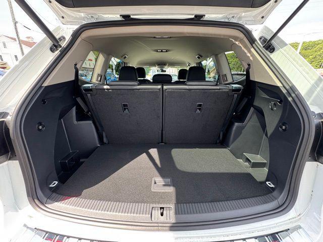 new 2025 Volkswagen Atlas car, priced at $39,208