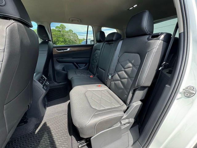 new 2025 Volkswagen Atlas car, priced at $39,208