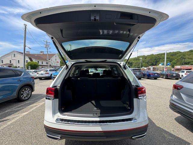 new 2025 Volkswagen Atlas car, priced at $39,208