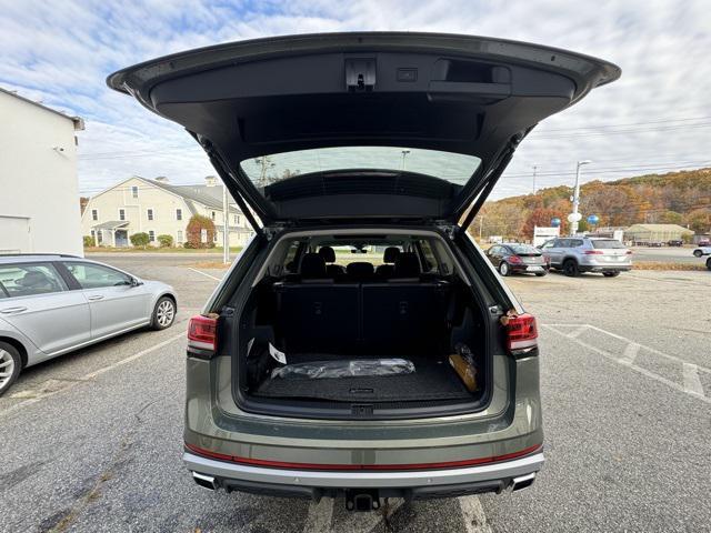 new 2025 Volkswagen Atlas car, priced at $45,823