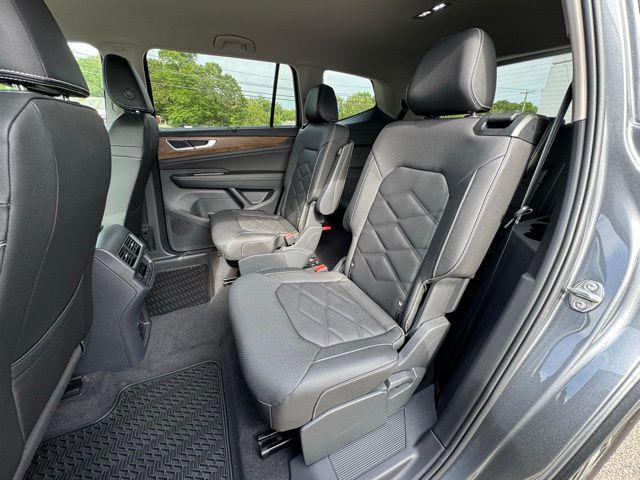 new 2025 Volkswagen Atlas car, priced at $43,695