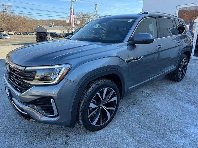 new 2025 Volkswagen Atlas car, priced at $51,604