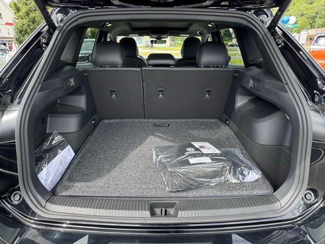 new 2025 Volkswagen Tiguan car, priced at $39,081