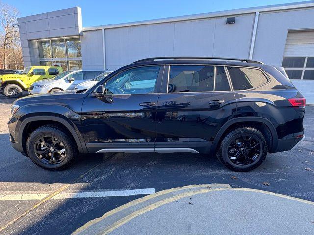 new 2025 Volkswagen Atlas car, priced at $45,445