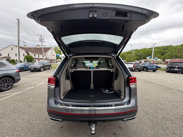 new 2025 Volkswagen Atlas car, priced at $48,220