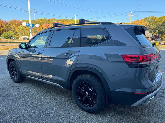 new 2025 Volkswagen Atlas car, priced at $46,880