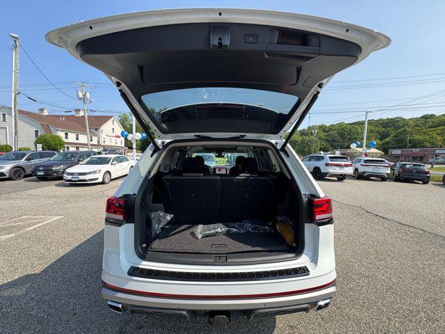 new 2025 Volkswagen Atlas car, priced at $49,049