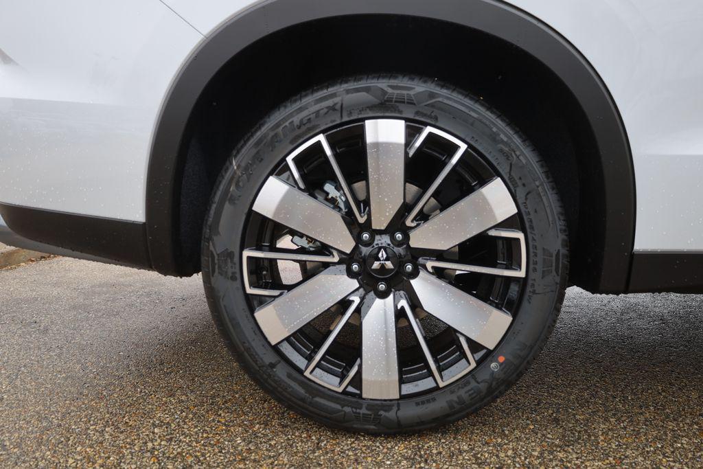 new 2025 Mitsubishi Outlander car, priced at $35,380