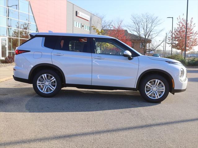 new 2024 Mitsubishi Outlander car, priced at $27,205