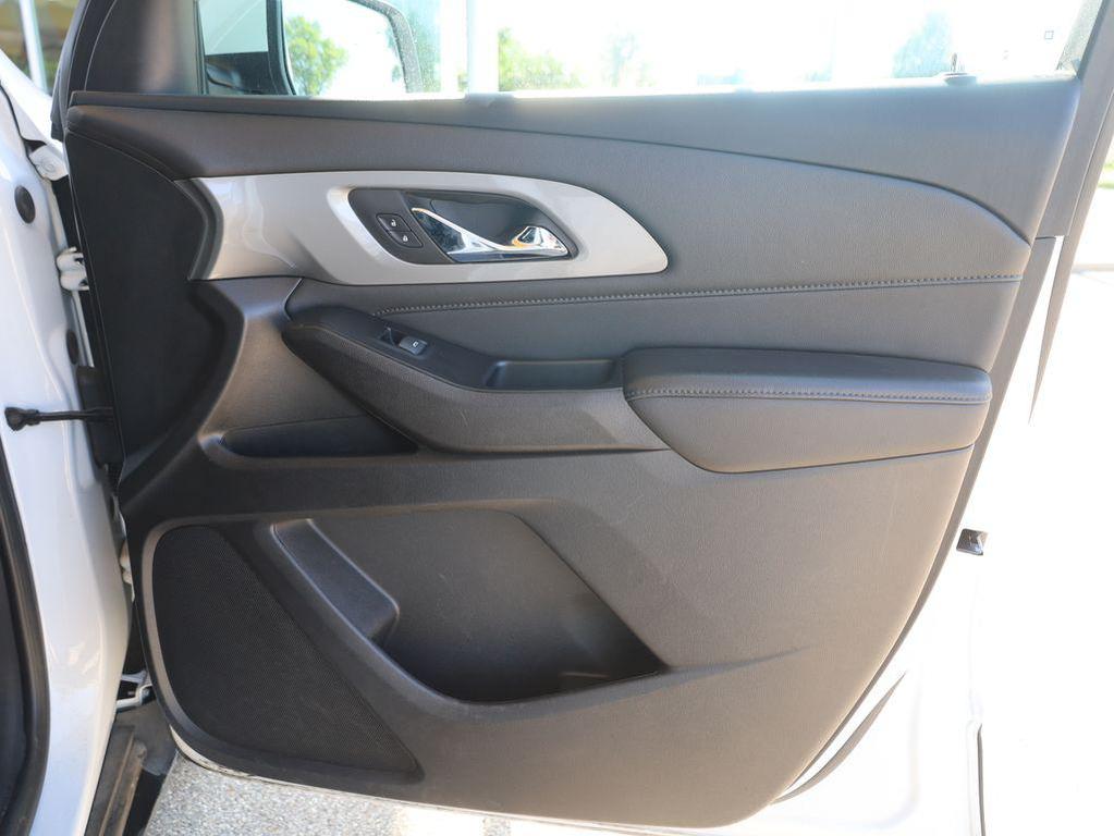 used 2023 Chevrolet Traverse car, priced at $26,477