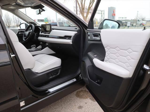 new 2025 Mitsubishi Outlander car, priced at $42,535