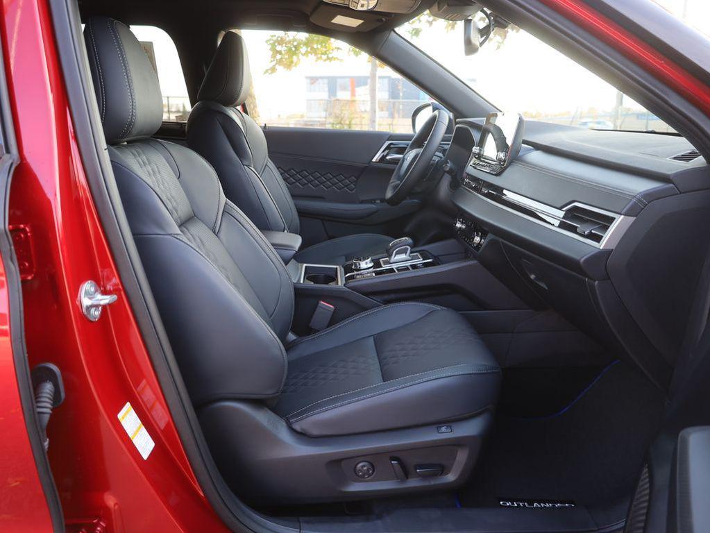 new 2025 Mitsubishi Outlander PHEV car, priced at $43,905
