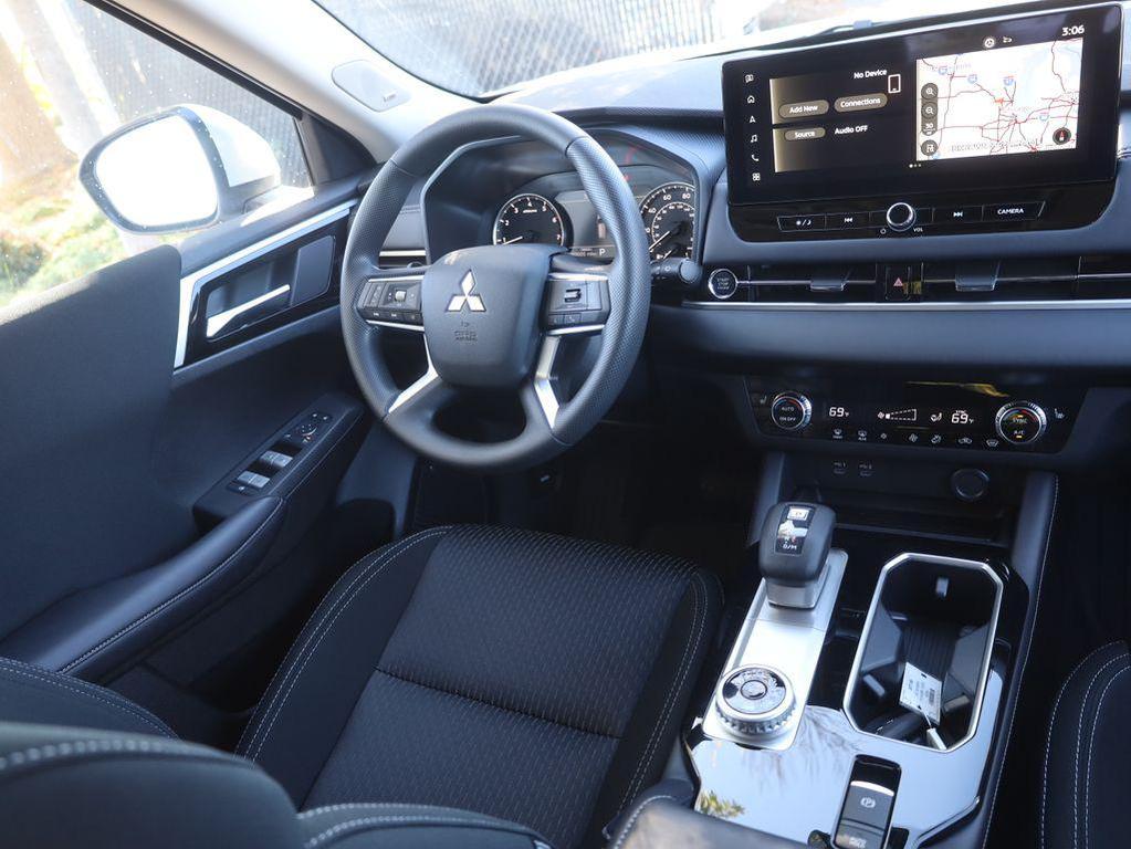 new 2025 Mitsubishi Outlander car, priced at $30,460