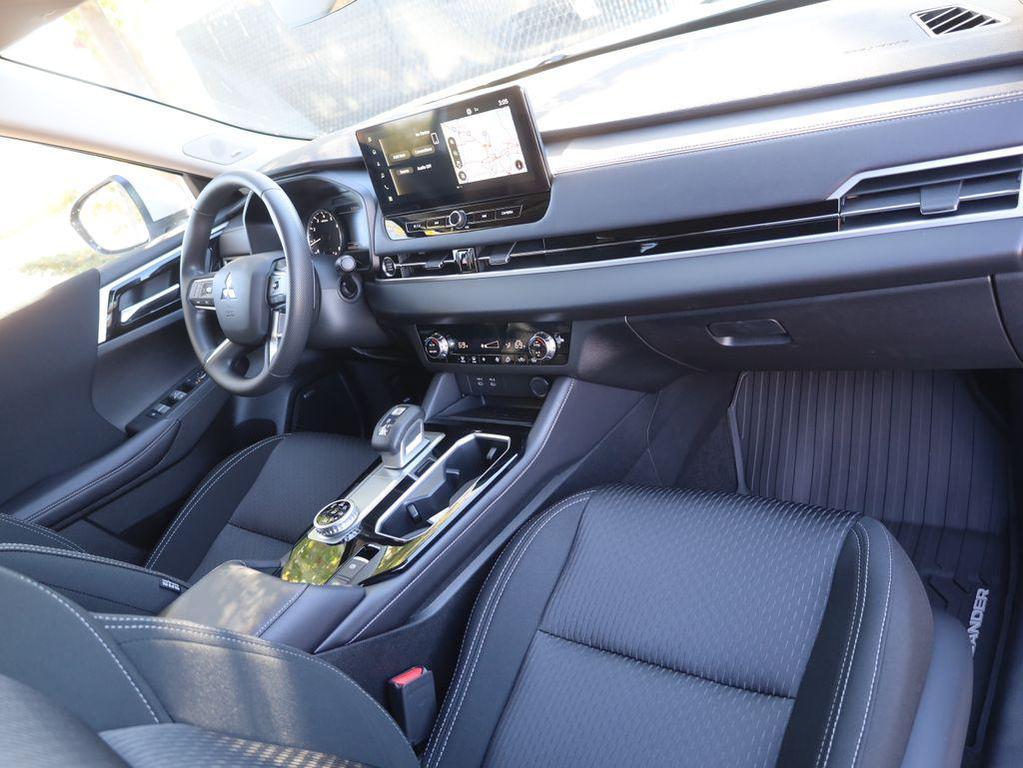 new 2025 Mitsubishi Outlander car, priced at $30,460