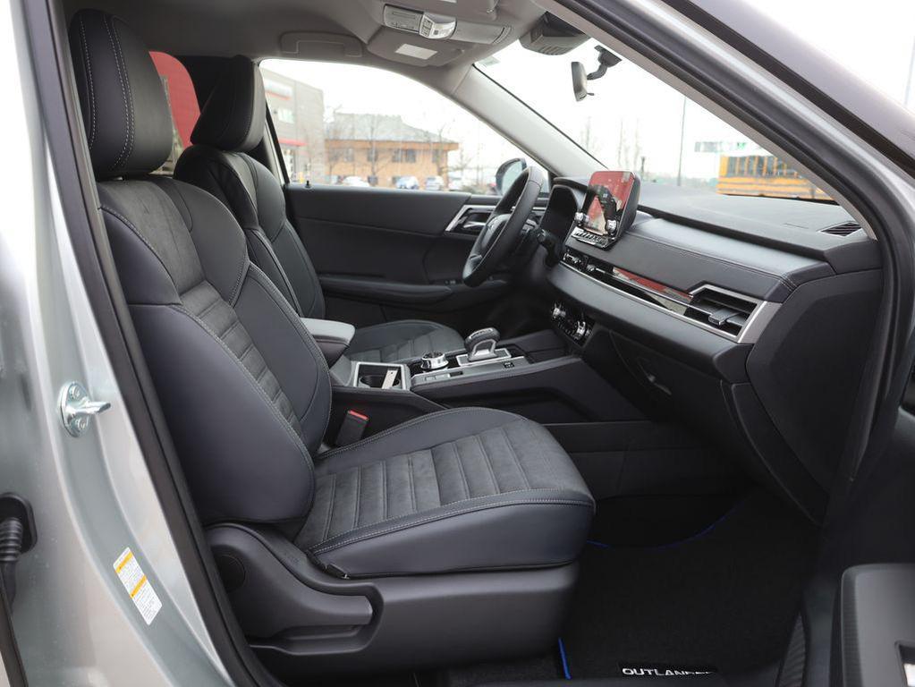 new 2025 Mitsubishi Outlander PHEV car, priced at $38,510